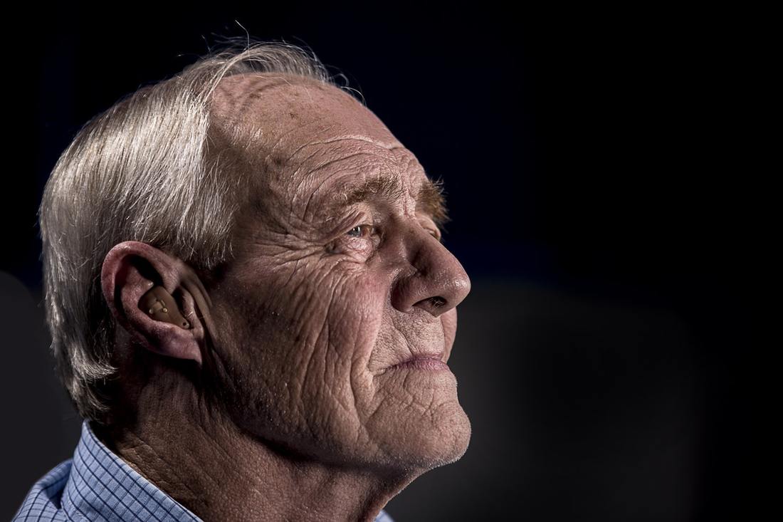 elderly_man_using_a_hearing_aid