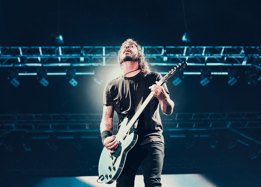 dave grohl has hearing loss and plays electric guitar on stage