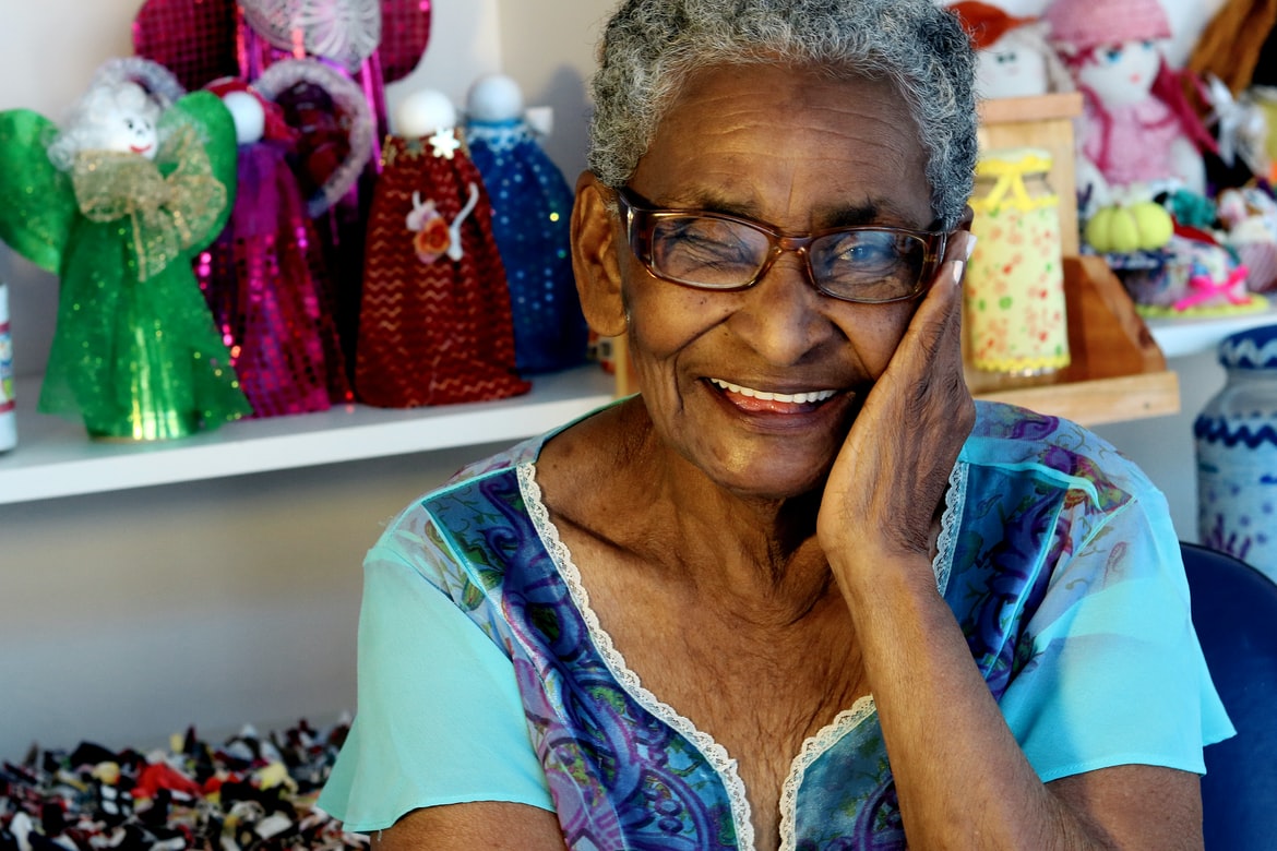 woman_with_hearing_aids_and_glasses_smiling