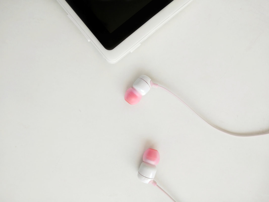 white_noise_pink_noise_white_ipad_pink_and_white_ear_buds