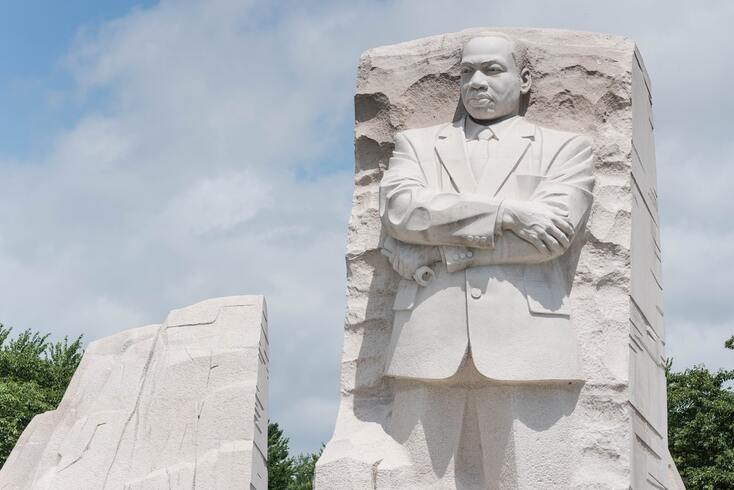 Martin-Luther-King-Jr-statue-carved-in-stone