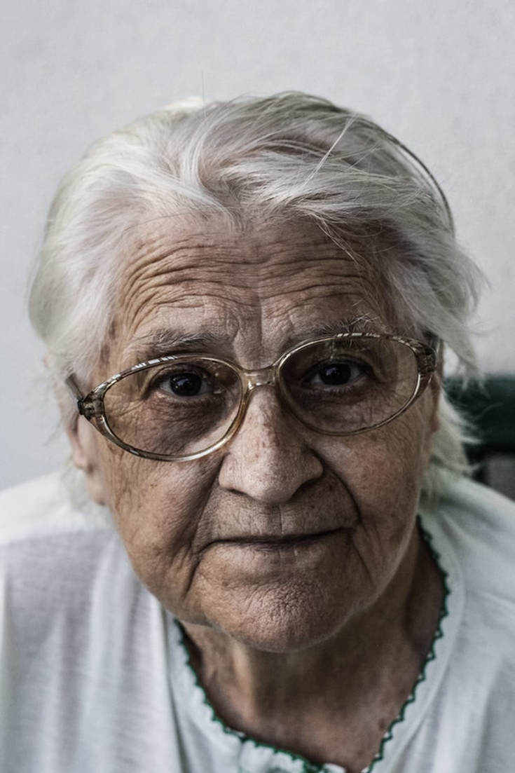 older_woman_with_hearing_loss