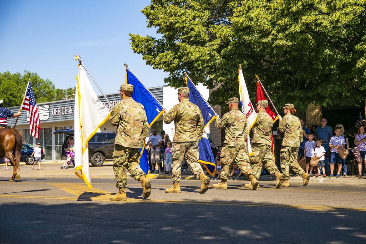 veterans-hold-flags-and-march-in-parade